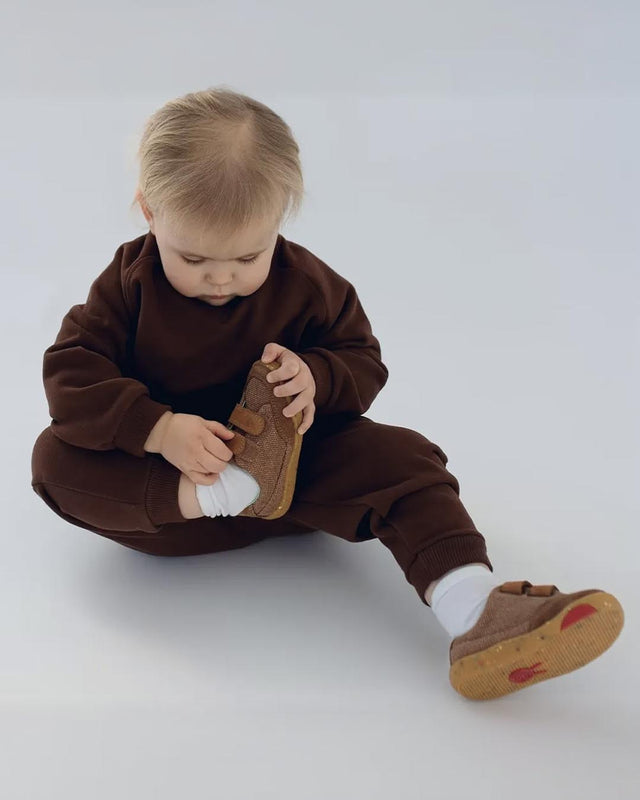 Kinderschuhe: Barfußprinzip oder regulär?