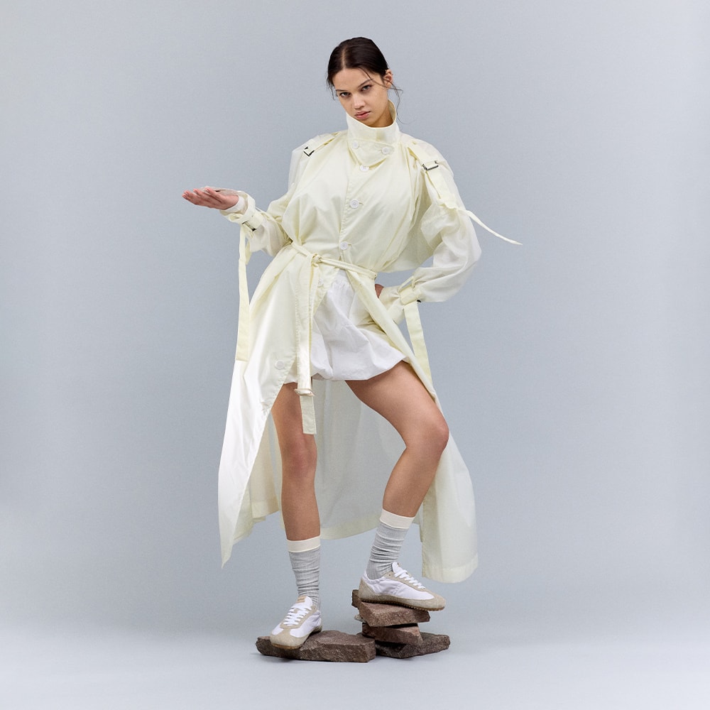 White || Barefoot