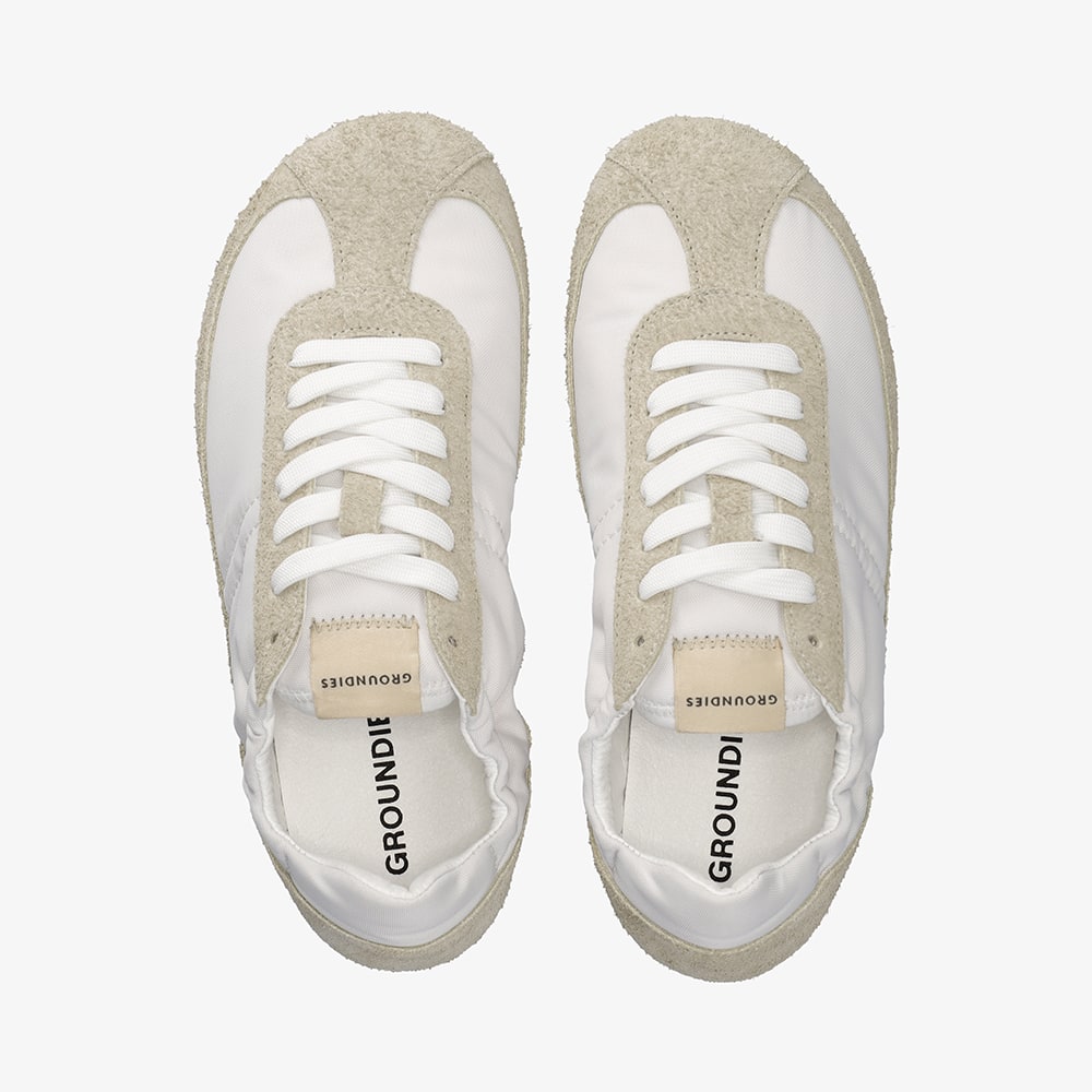 White || Barefoot