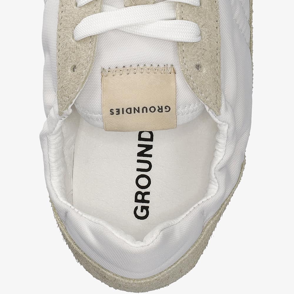 White || Barefoot