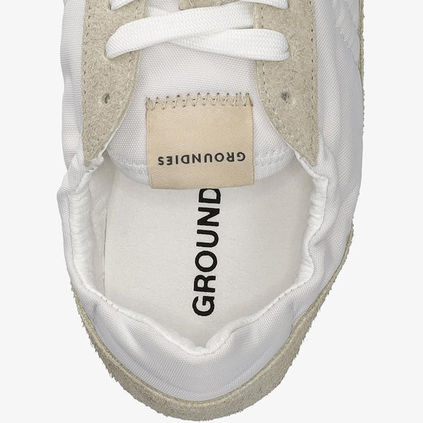 White || Barefoot
