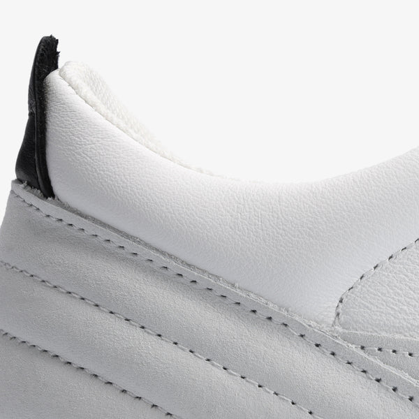 White/Black || Barefoot