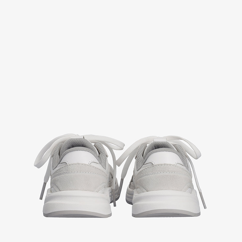 White || Barefoot