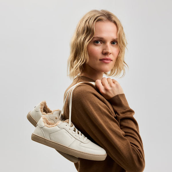 Off-White || Barefoot Light