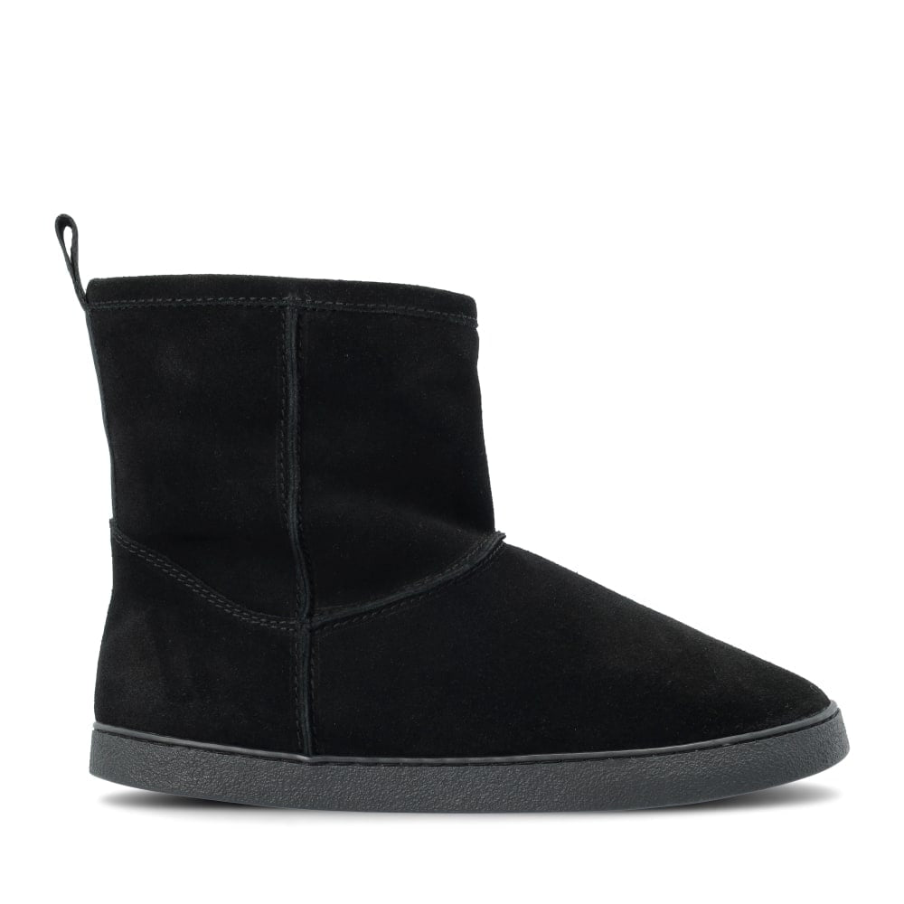 Black || Barefoot
