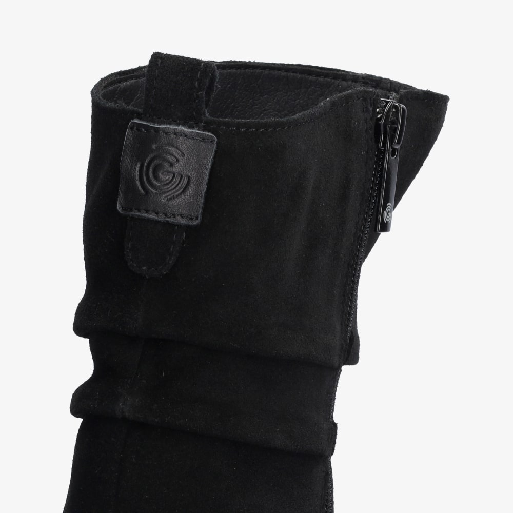 Black || Barefoot
