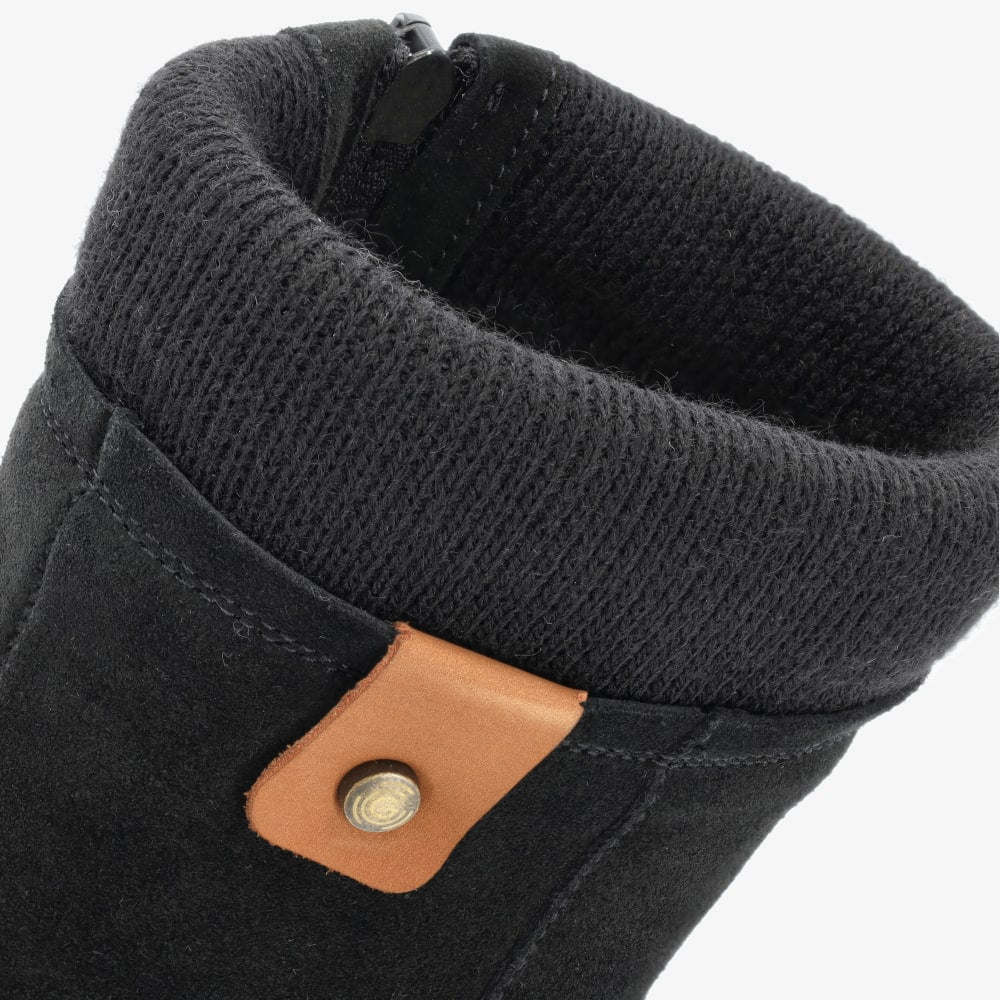 Schwarz || Barefoot