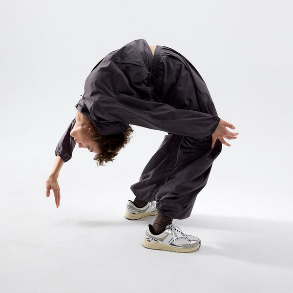 White/Silver/Black || Barefoot