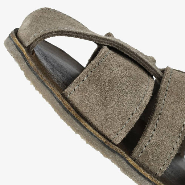 Khaki || Barefoot
